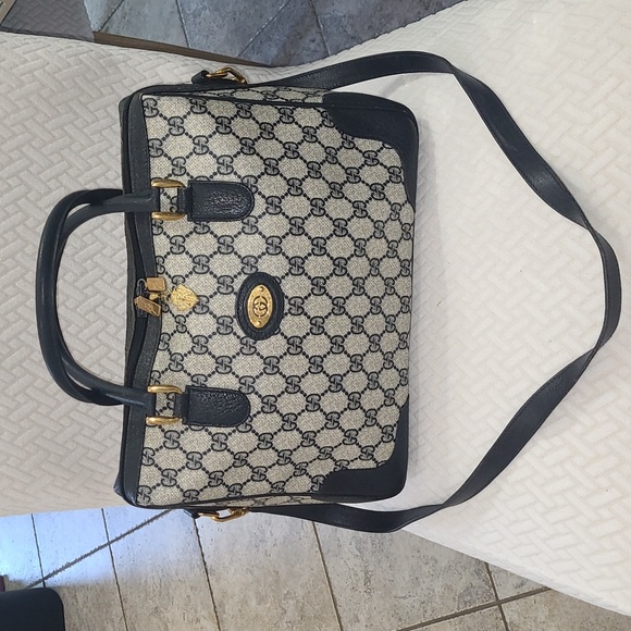 ***SOLD**GUCCI MONOGRAM 2- WAY BAG WITH DUAL ZIPPERS & REMOVEABLE STRAP - Picture 15 of 16